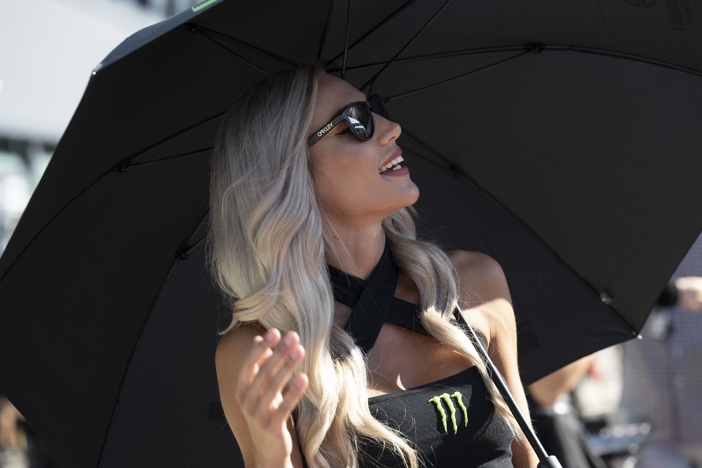 SBK, spettacolo dentro e fuori dalla pista: le ombrelline di Misano