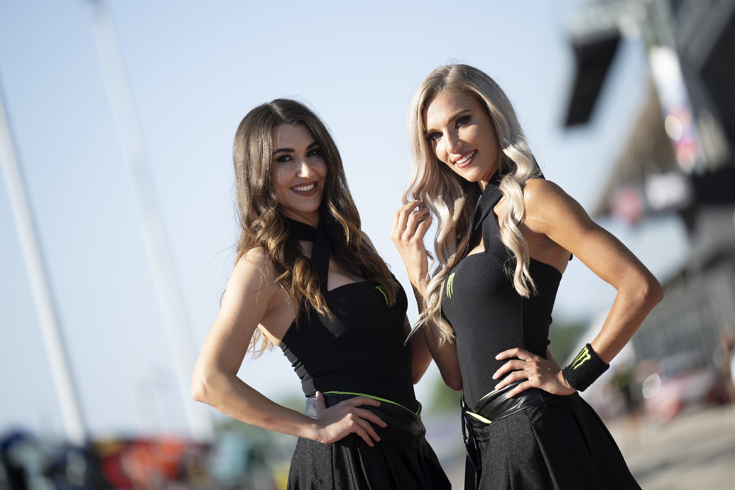 SBK, spettacolo dentro e fuori dalla pista: le ombrelline di Misano