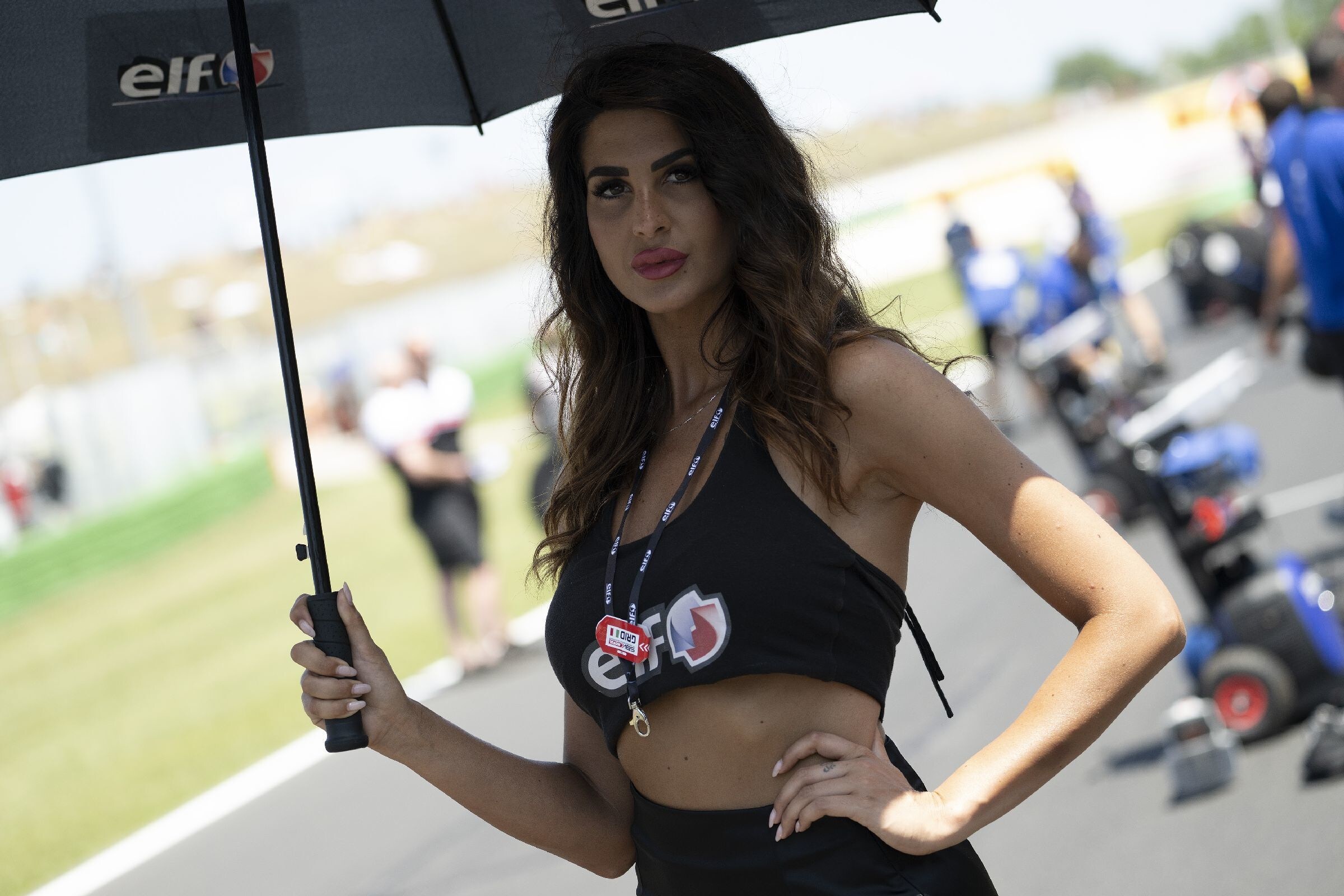 SBK, spettacolo dentro e fuori dalla pista: le ombrelline di Misano