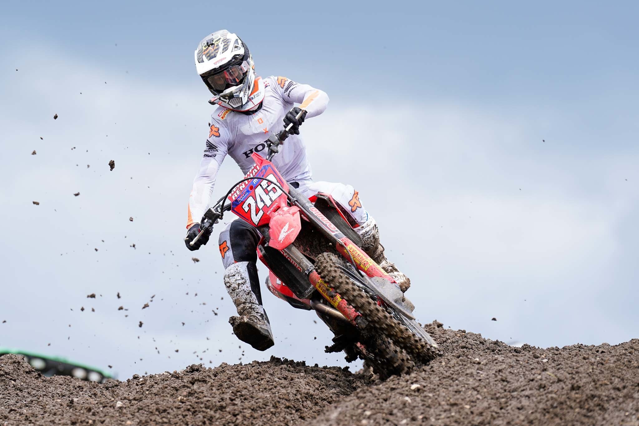 MXGP: a Sumbawa brilla Gajser, Seewer out