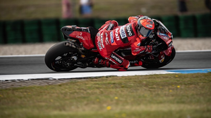 MotoGP, Bagnaia da 10: pole e record ad Assen, 4° Bezzecchi