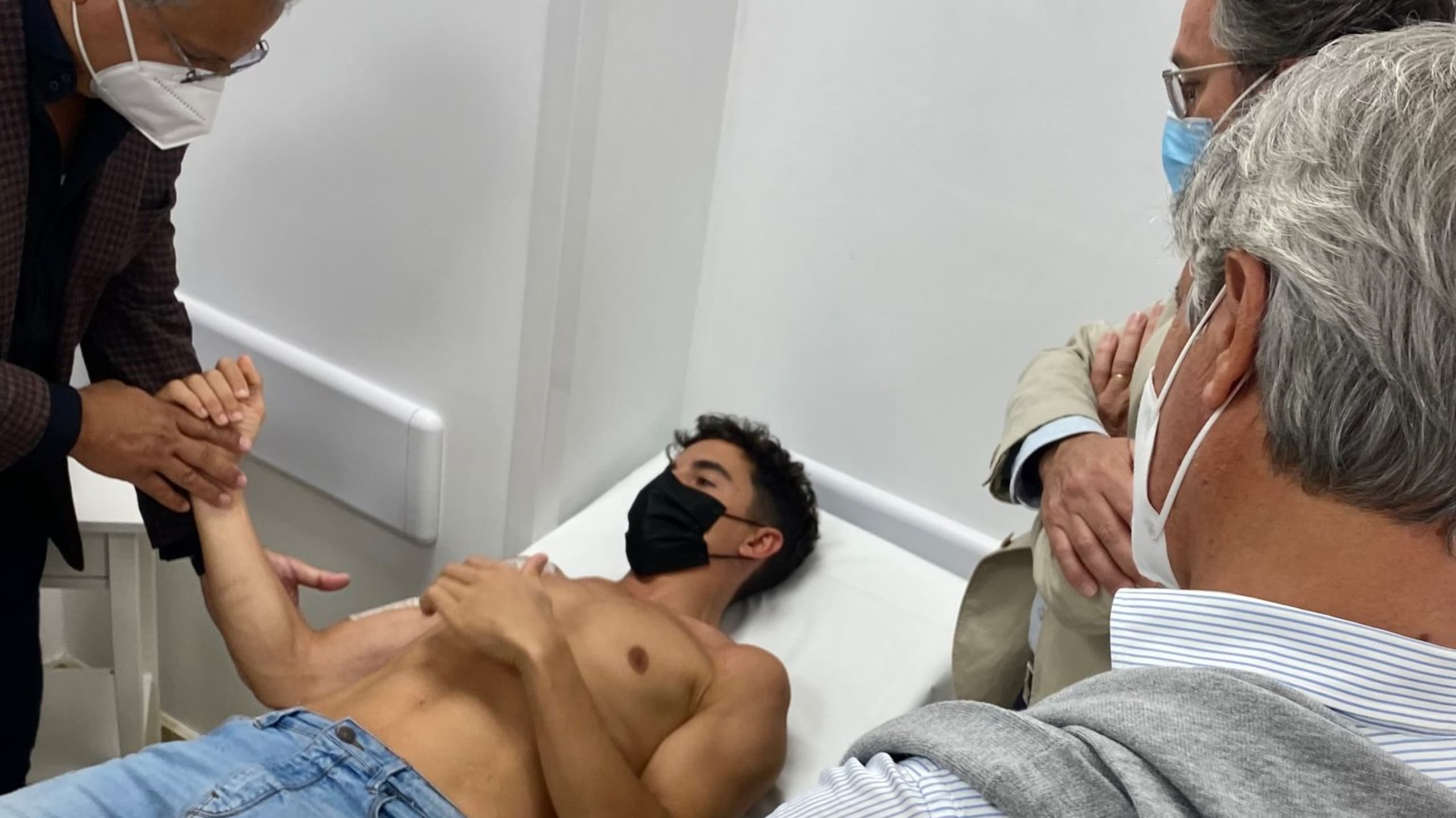 MotoGP, le immagini shock della cicatrice di Marc Marquez