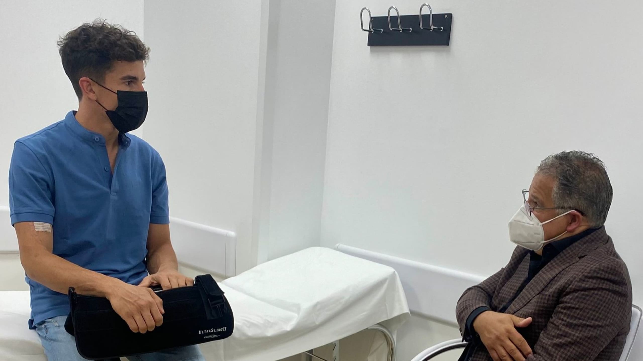 MotoGP, le immagini shock della cicatrice di Marc Marquez