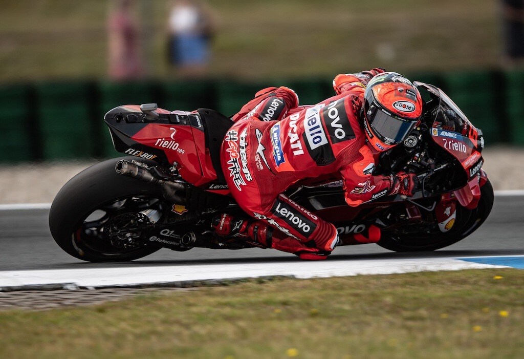 GP Olanda, Bagnaia vince, Quartararò cade e Espargarò esalta: il mondiale riparte da Assen!