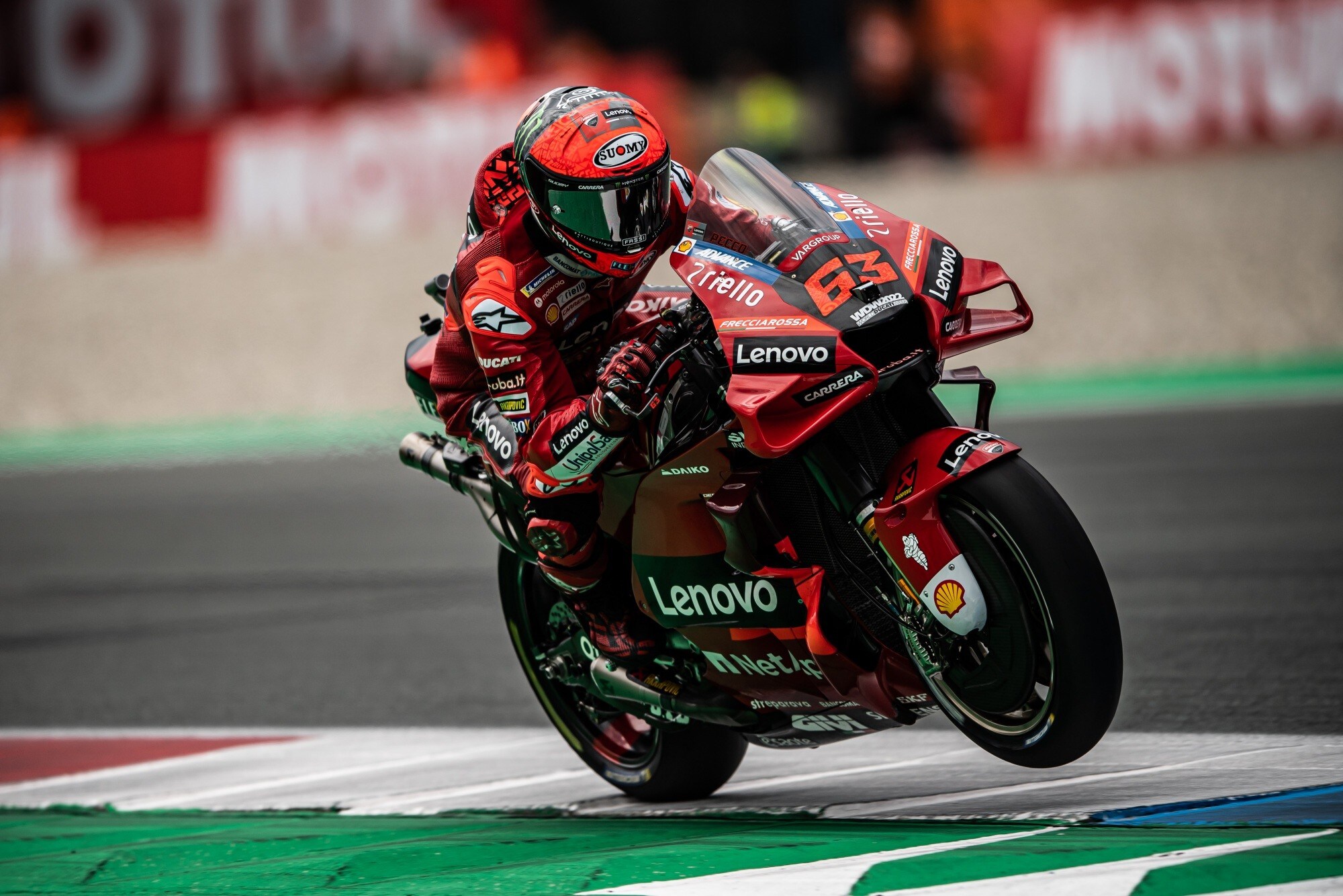 MotoGP, festa Italiana ad Assen: Bagnaia vince su Bezzecchi, fuori Quartararo