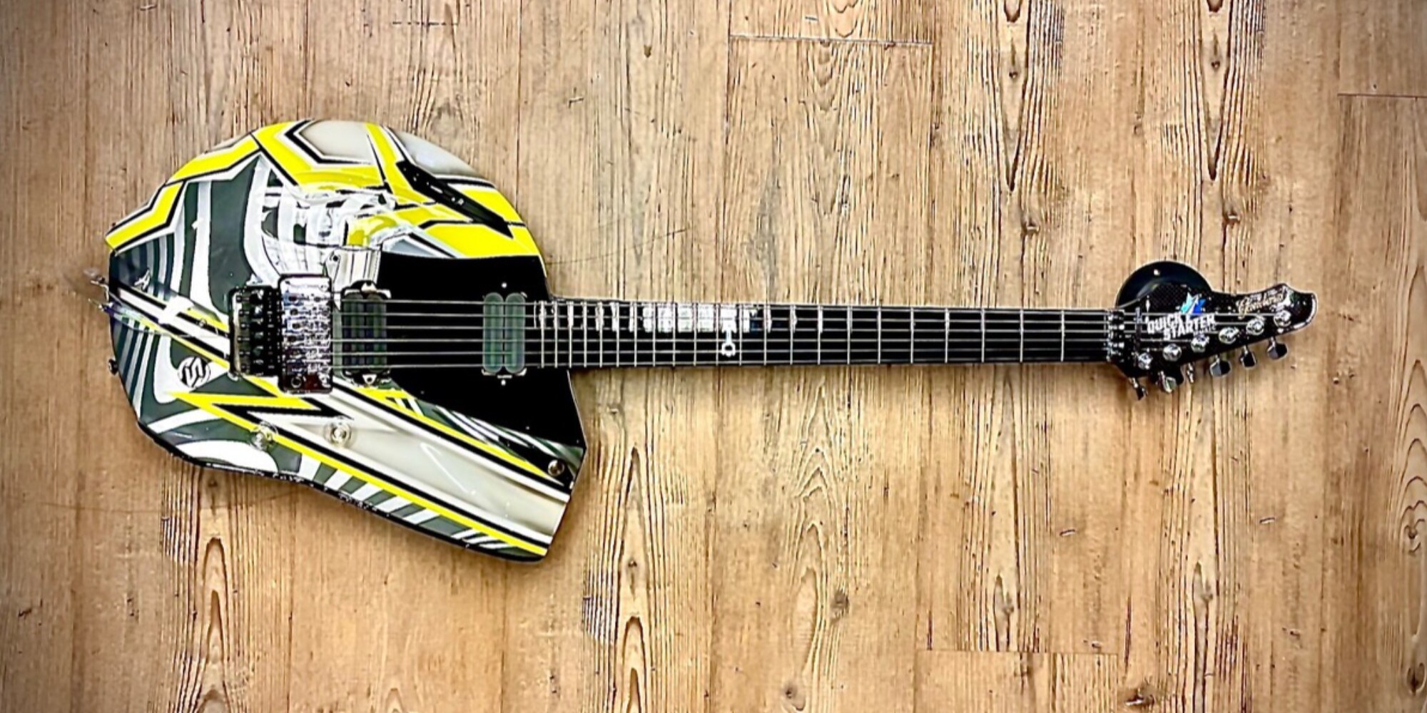 SBK, a Donington Park suonerà Giulio Maceroni con una chitarra… a tema!