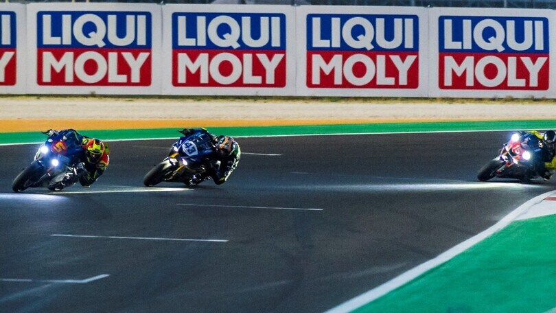 Fasci luminosi nella Racing Night del CIV