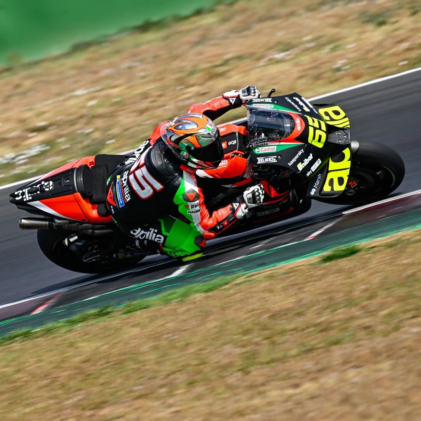 Loris Capirossi in sella all'Aprilia a Misano