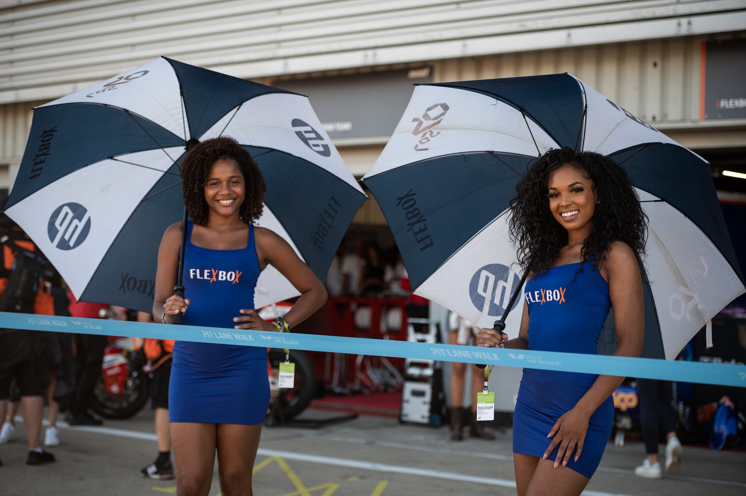 MotoGP Gran Bretagna: le affascinanti ombrelline di Silverstone