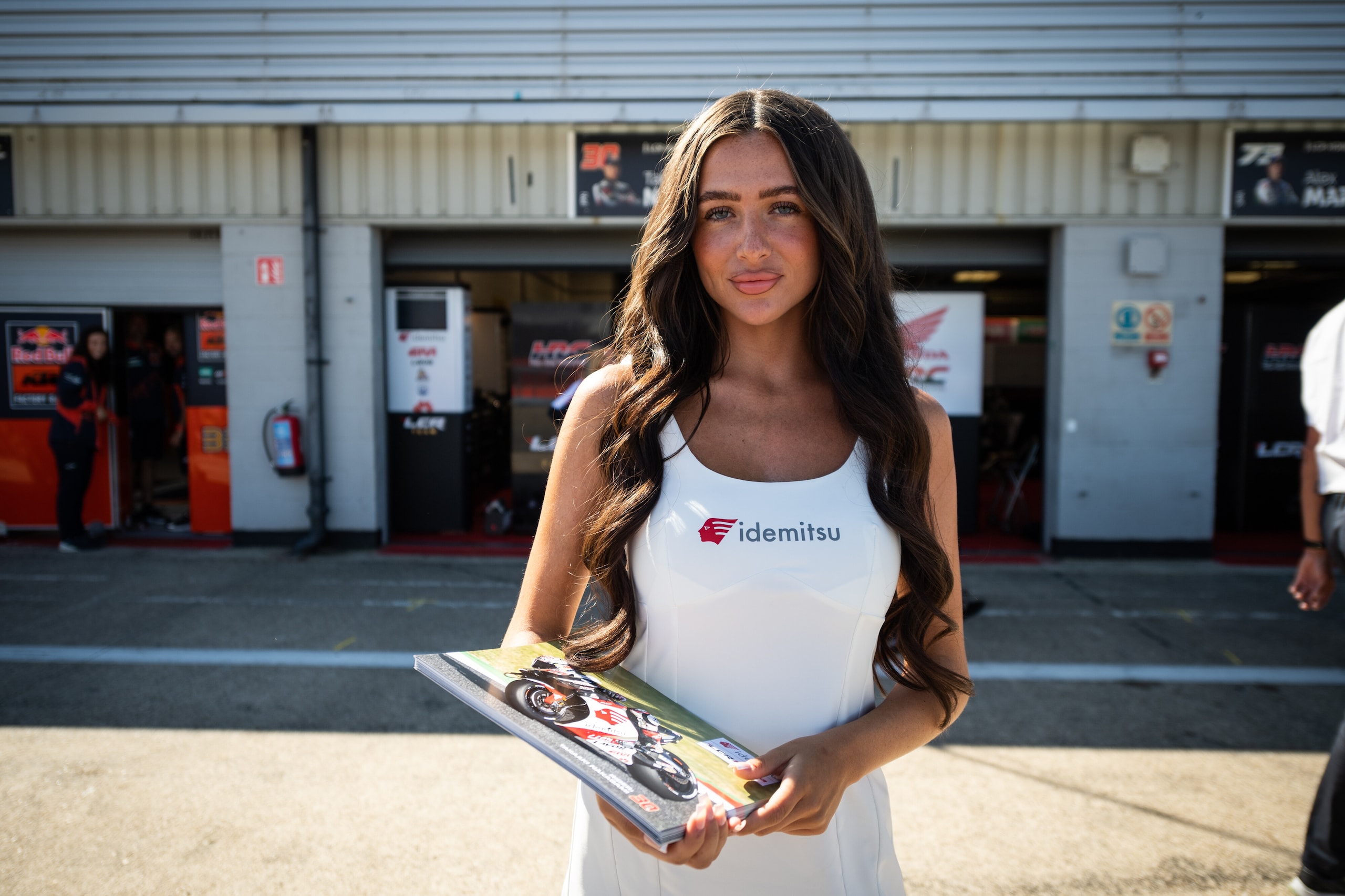 MotoGP Gran Bretagna: le affascinanti ombrelline di Silverstone