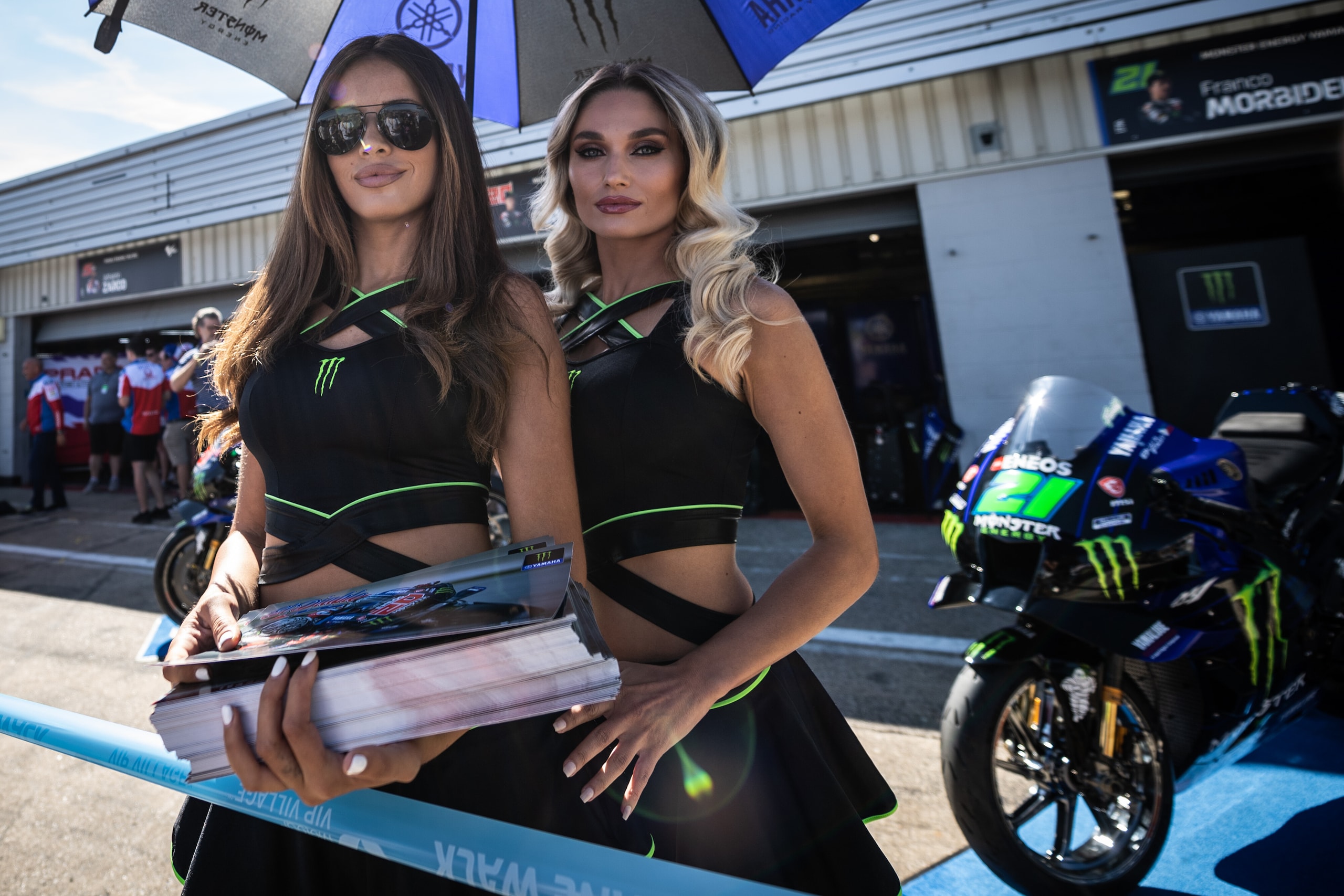 MotoGP Gran Bretagna: le affascinanti ombrelline di Silverstone