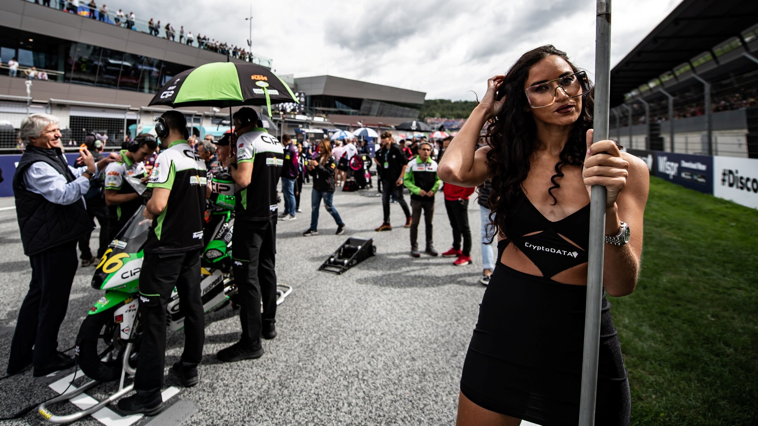 MotoGP, le ombrelline da urlo del GP d'Austria