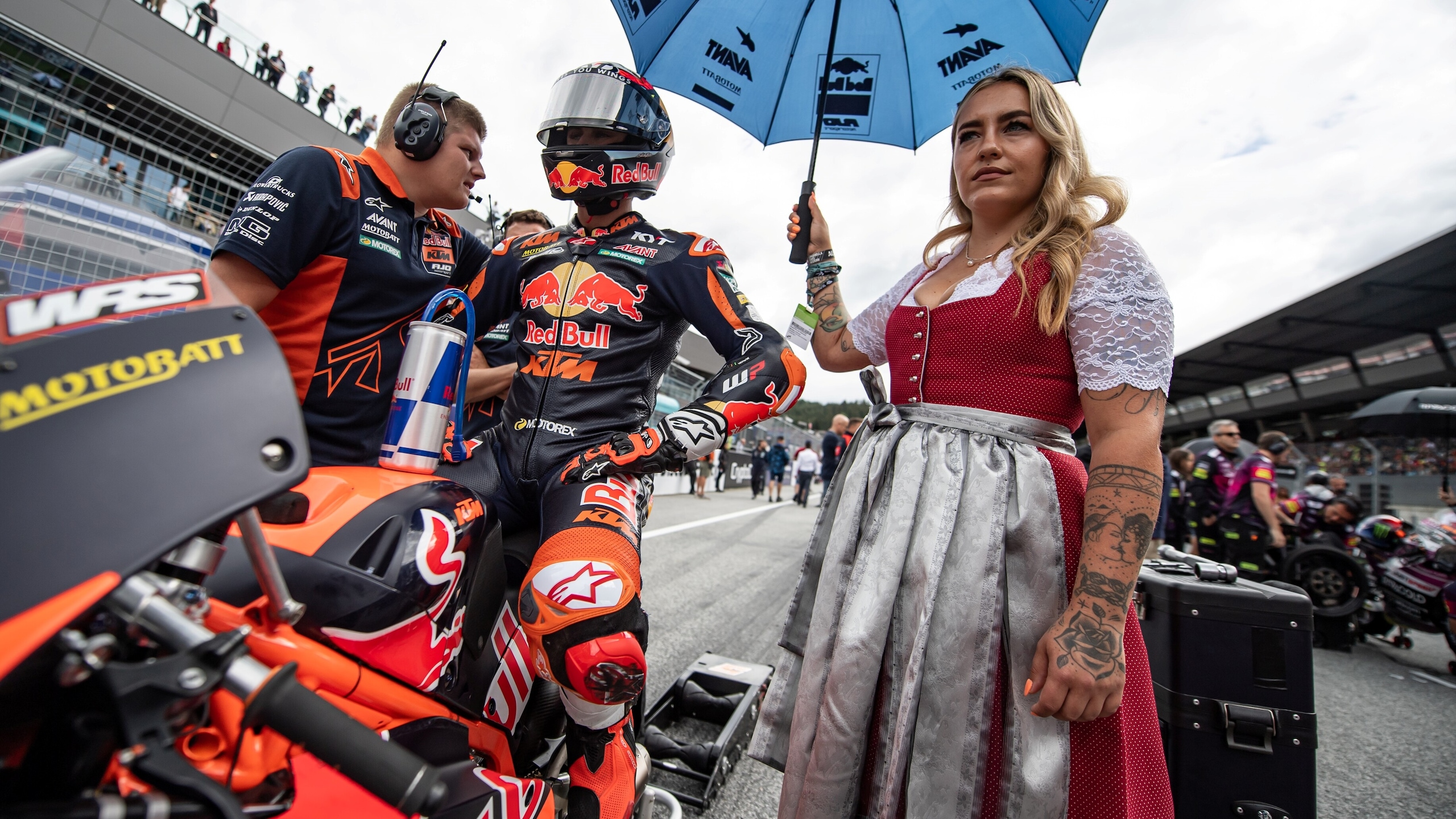 MotoGP, le ombrelline da urlo del GP d'Austria