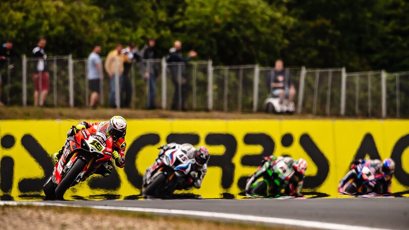 SBK, l'inchiesta: dal peso minimo al format, ecco il parere dei team manager