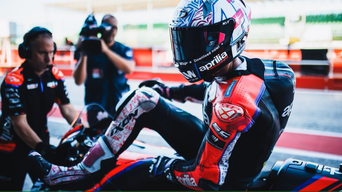 Test MotoGP, fractured little finger for Aleix: “But I’d ride again in an hour”