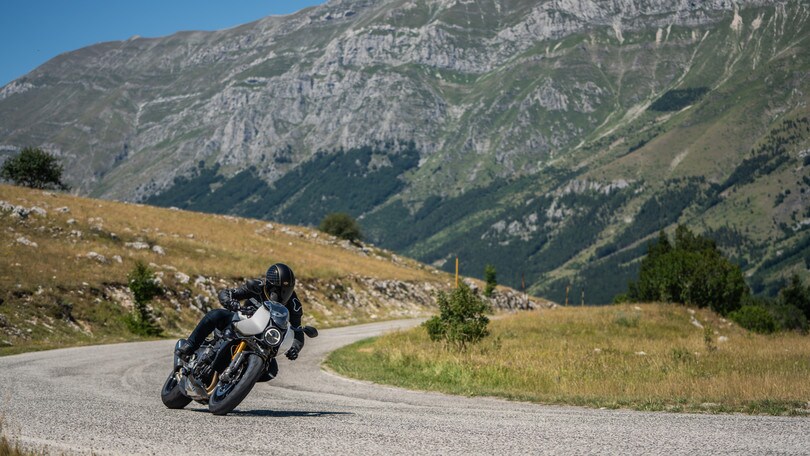 Sportive On The Road: Triumph Speed Triple 1200 RR tra le montagne d'Abruzzo