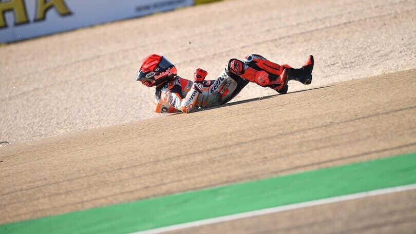 MotoGP Aragon, la caduta di Marc Marquez nelle fp3
