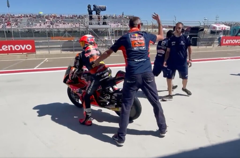 Moto3: Adrian Fernandez stoppato in pit lane… dal team di Biaggi
