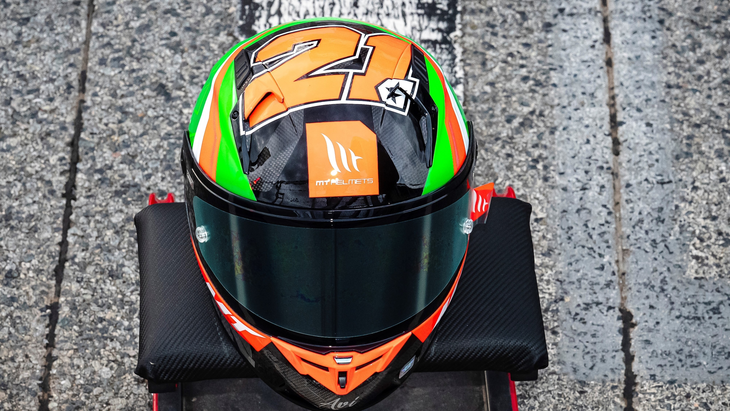 SSP300 Barcellona: casco speciale per Sabatucci, in ricordo di Vinales