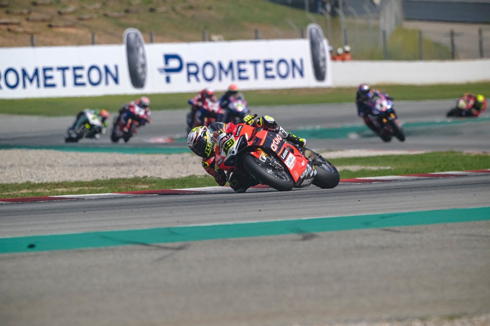 SBK: a Portimao Bautista cerca lo strappo decisivo, Rinaldi e Bassani pronti a brillare