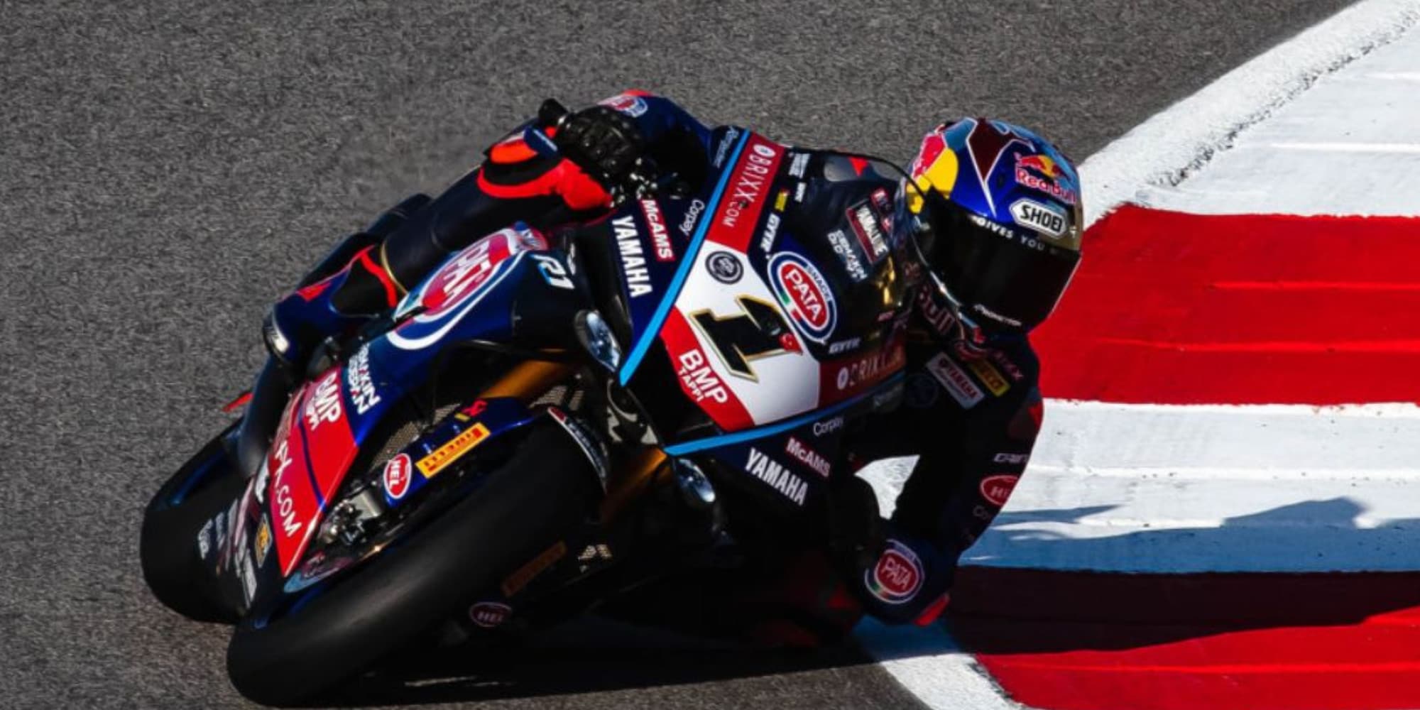 SBK Portimao: Gara 1 è di Razgatlioglu davanti a Bautista. Quarto Bassani