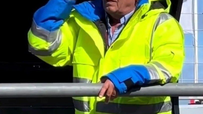 Carlo Pernat nelle vesti di postino