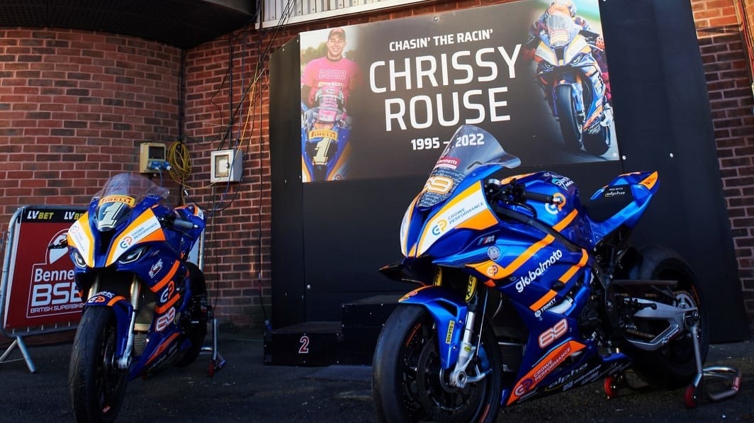 Il paddock del BSB ricorda Chrissy Rouse a Brands Hatch