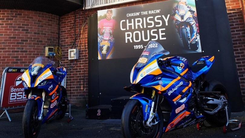 Il paddock del BSB ricorda Chrissy Rouse a Brands Hatch