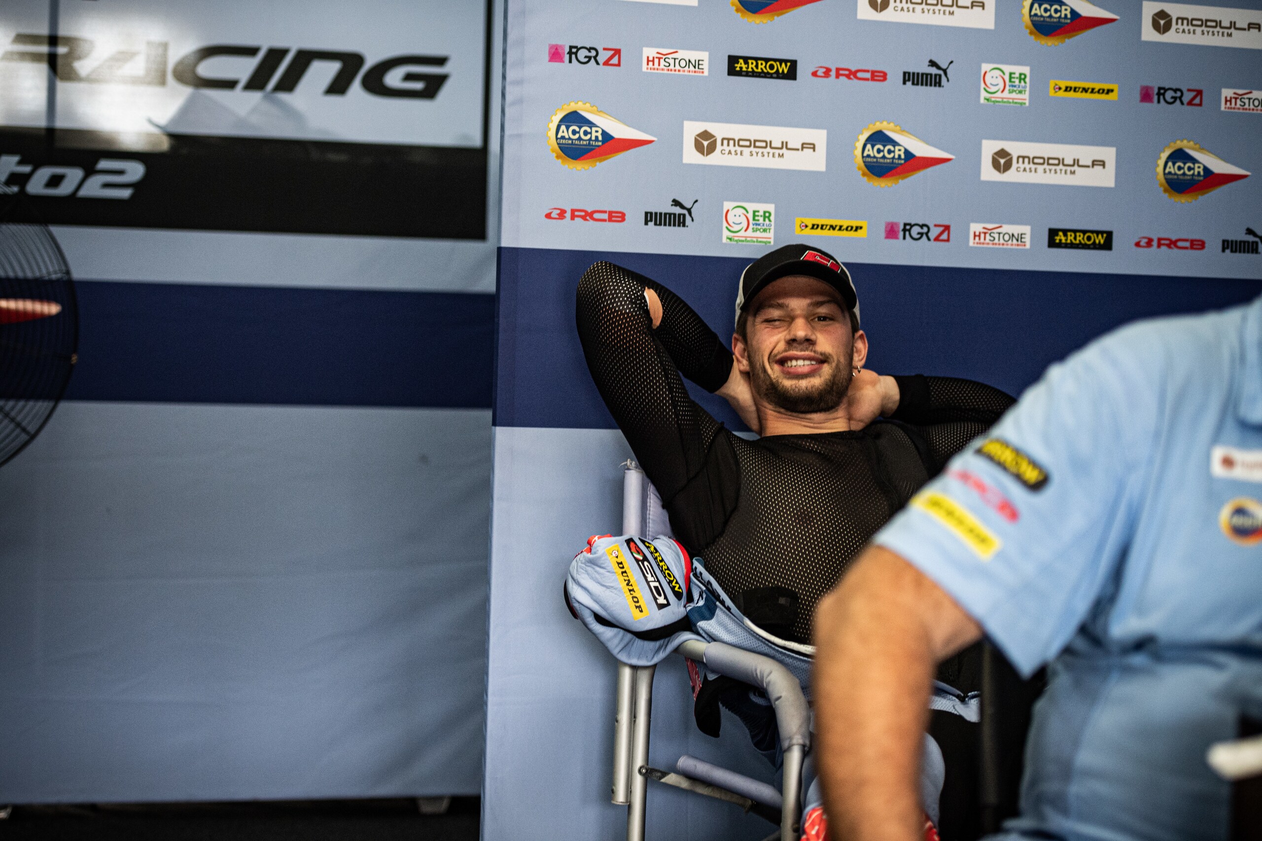 GP Malesia, diluvio a Sepang (e piloti reclusi nei box)