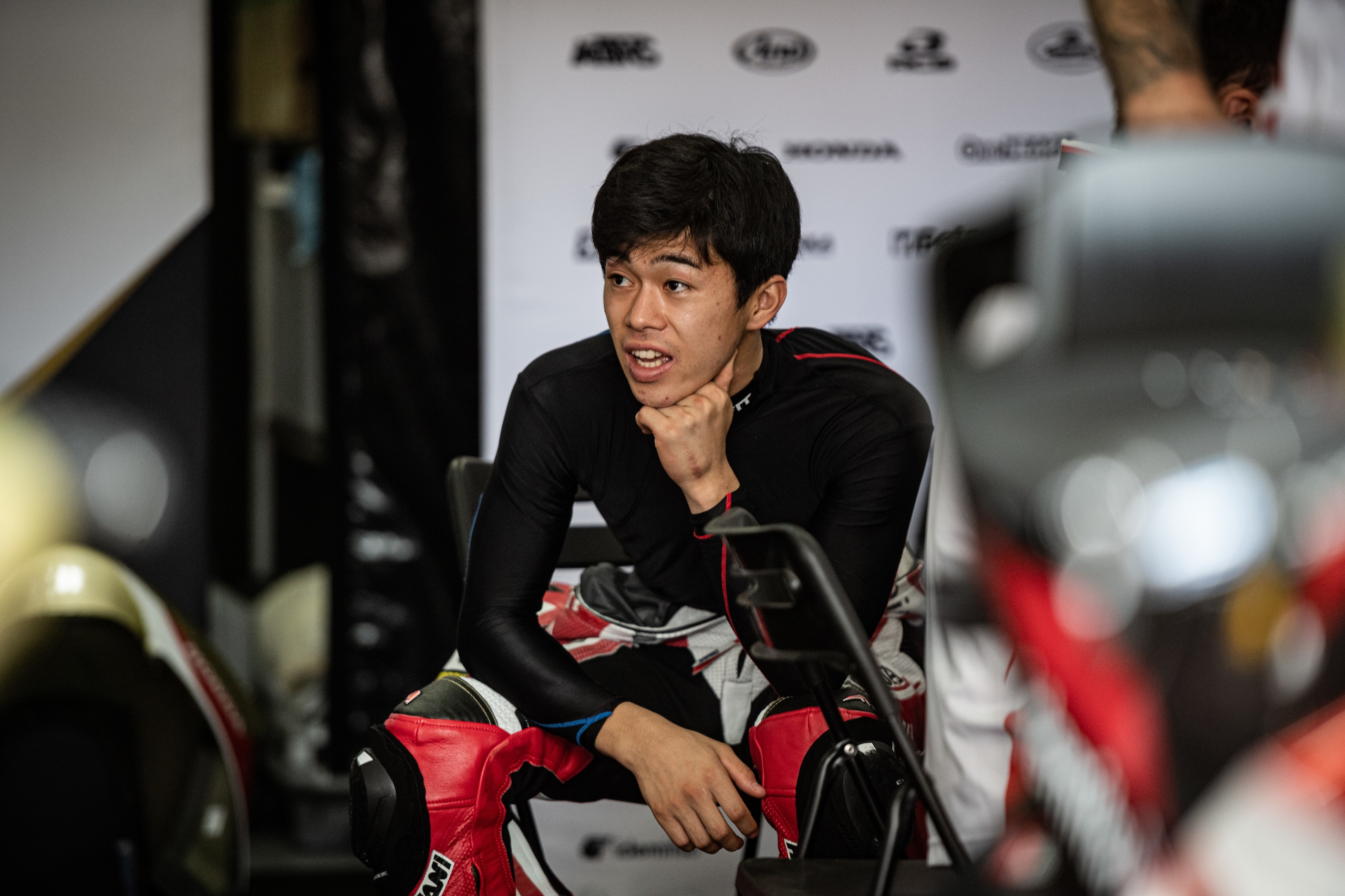 GP Malesia, diluvio a Sepang (e piloti reclusi nei box)