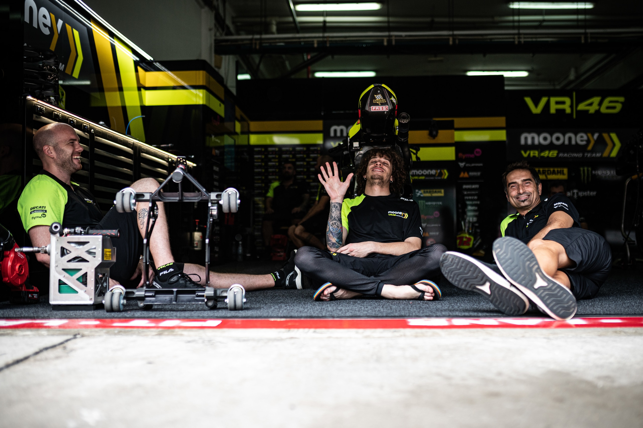 GP Malesia, diluvio a Sepang (e piloti reclusi nei box)