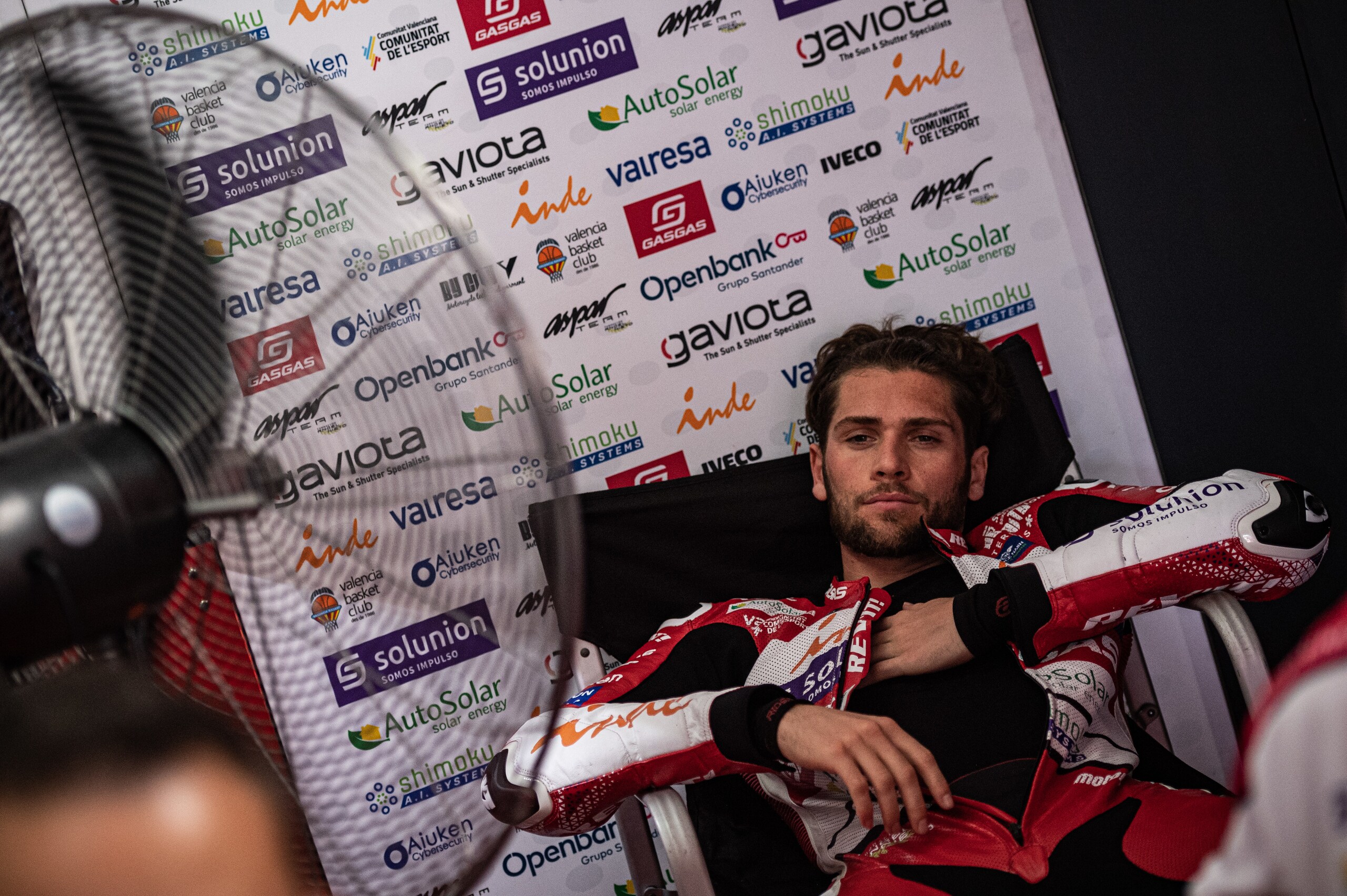 GP Malesia, diluvio a Sepang (e piloti reclusi nei box)