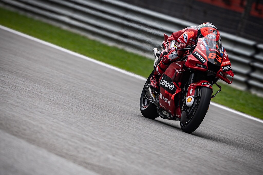 MotoGP Malesia: Vince Bagnaia, resiste Quartararo, titolo a Valencia