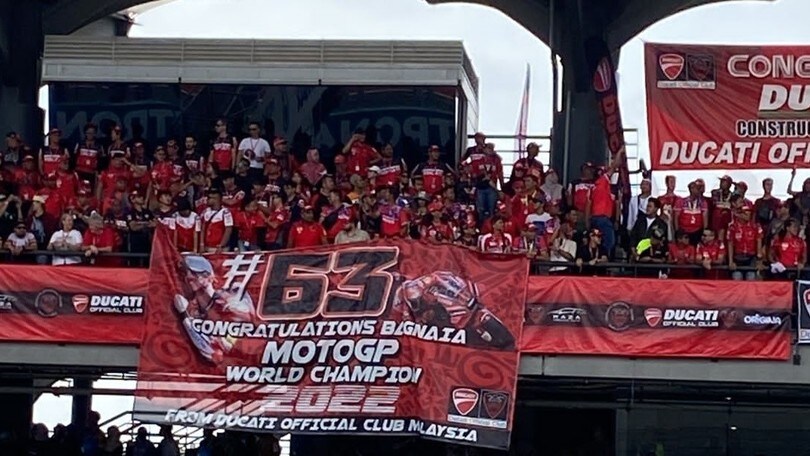 Tifosi di Bagnaia troppo ottimisti a Sepang: Pecco (non è) campione della MotoGP