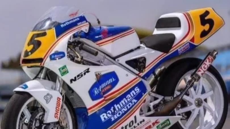 MotoGP, Honda regala la NSR 250 a Biaggi