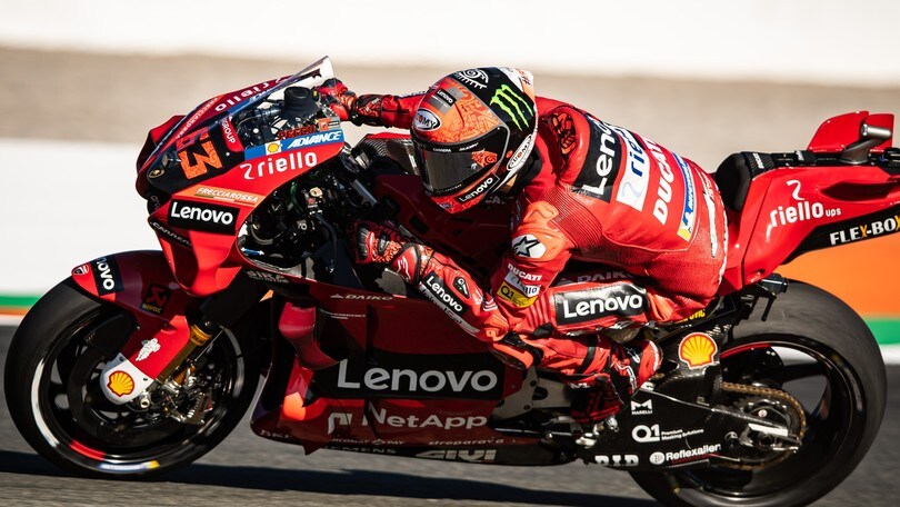 MotoGP, Valencia si tinge di Rosso: Bagnaia è Campione del Mondo