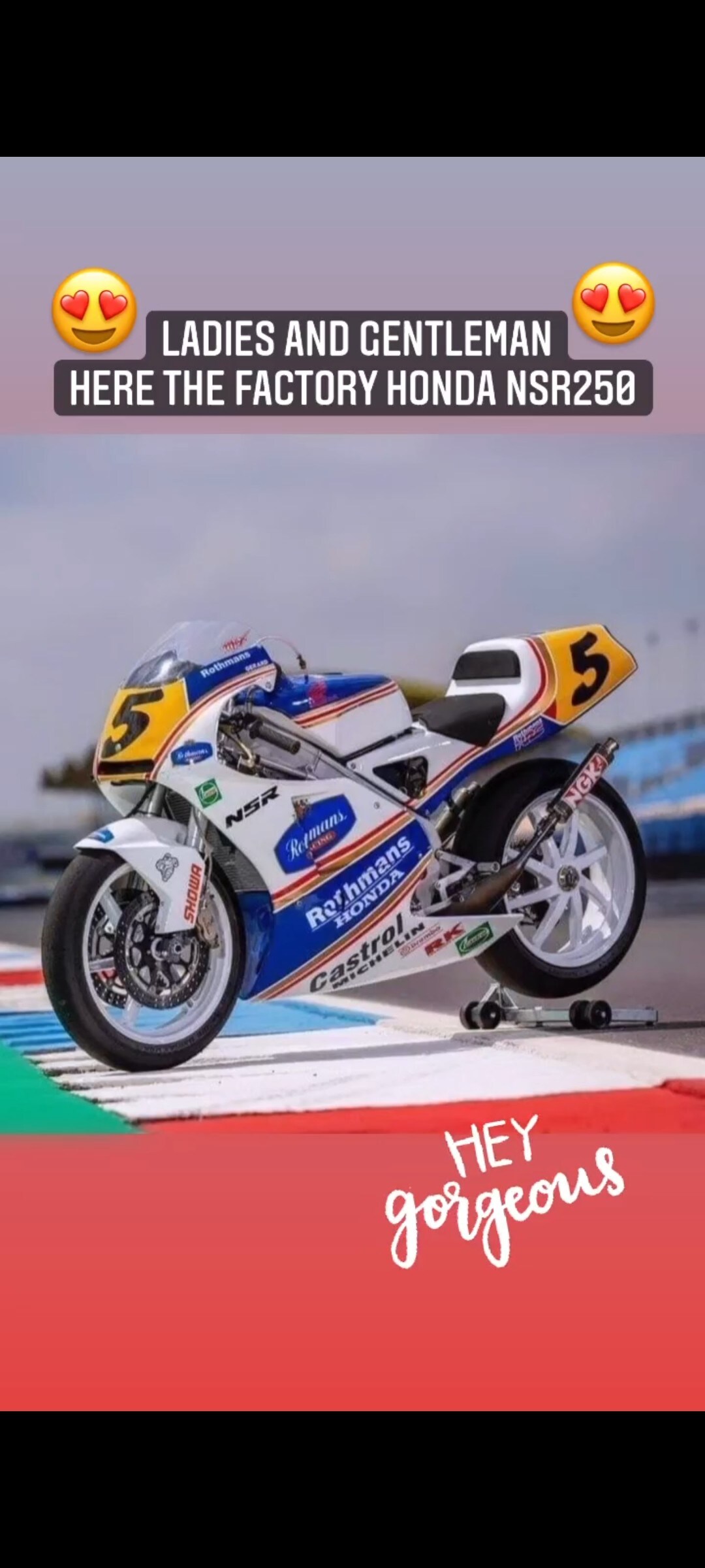 Honda regala la NSR 250 a Biaggi