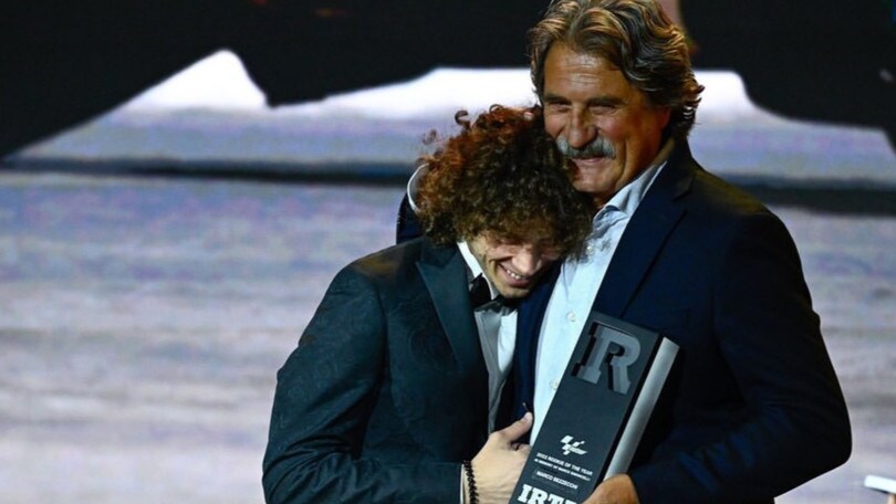 MotoGP: Bezzecchi premiato Rookie of the Year da Paolo Simoncelli
