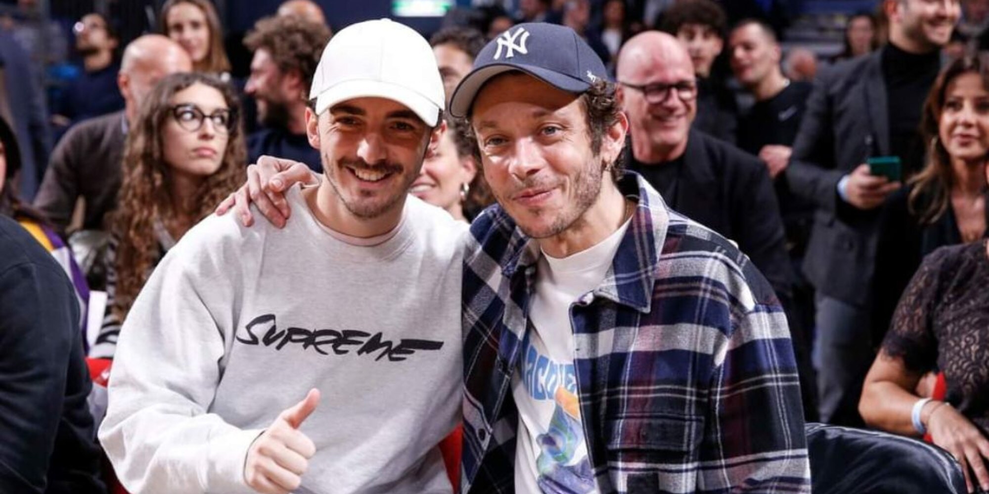 Valentino Rossi e Pecco Bagnaia a Pesaro per sostenere l'Italbasket