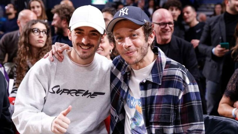 Valentino Rossi e Pecco Bagnaia a Pesaro per sostenere l'Italbasket