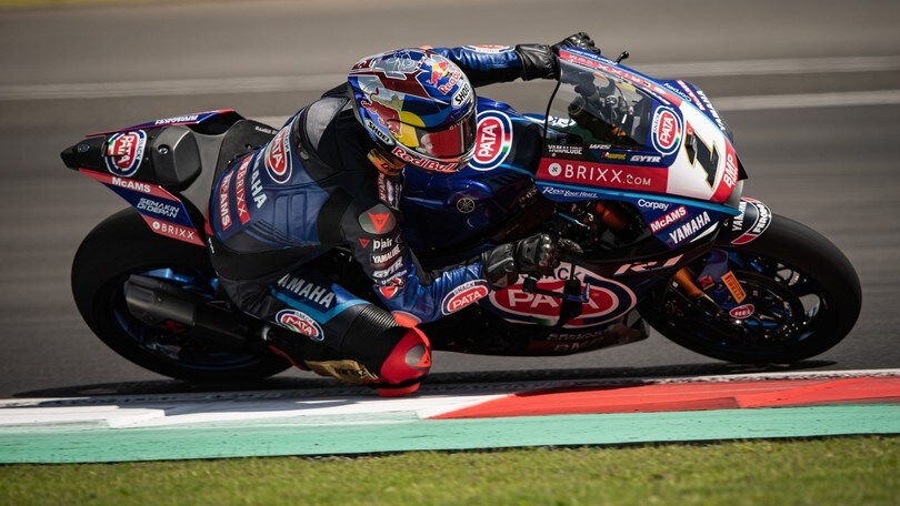 SBK Indonesia: Razgatlioglu domina Gara 1, Bautista 2° limita i danni