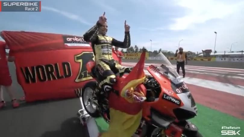 SBK Indonesia, Bautista uomo d'oro: tuta dorata e non solo per il titolo