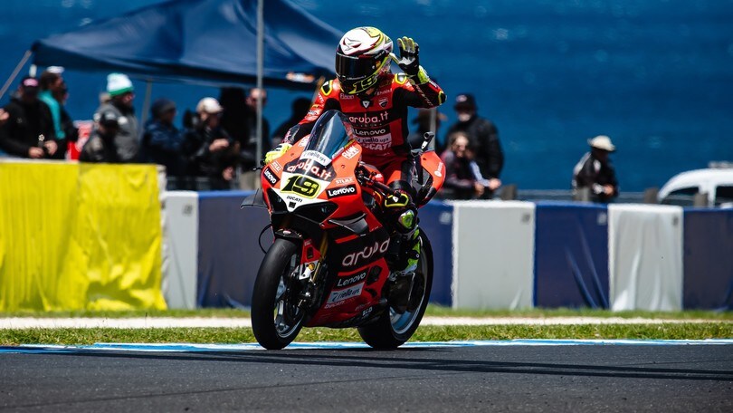 SBK Phillip Island, Bautista conclude in bellezza: vittoria in Gara 2 davanti a Rea