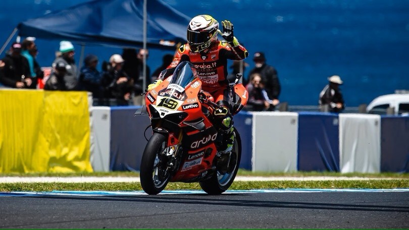 SBK Phillip Island, Bautista finishes on a high, winning Race 2 ahead of Rea