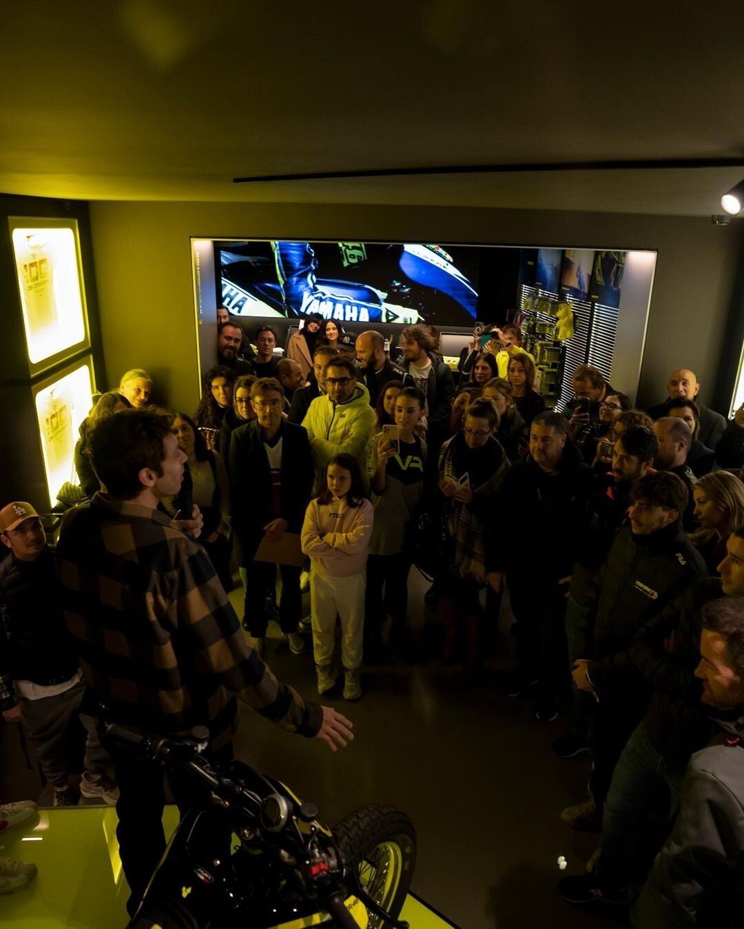 MotoGP: Valentino Rossi, inaugurato il nuovo VR46 Store a Tavullia