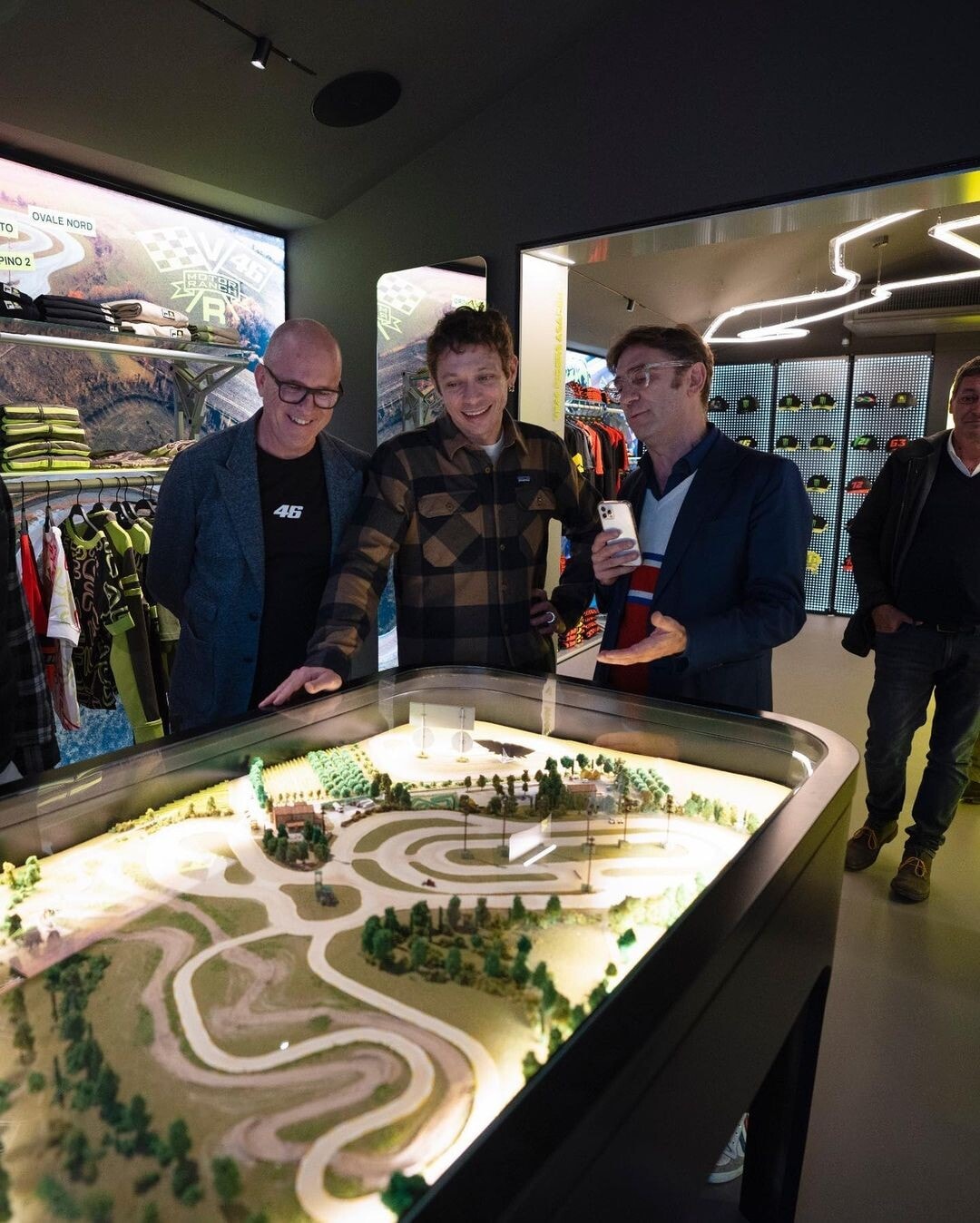 MotoGP: Valentino Rossi, inaugurato il nuovo VR46 Store a Tavullia