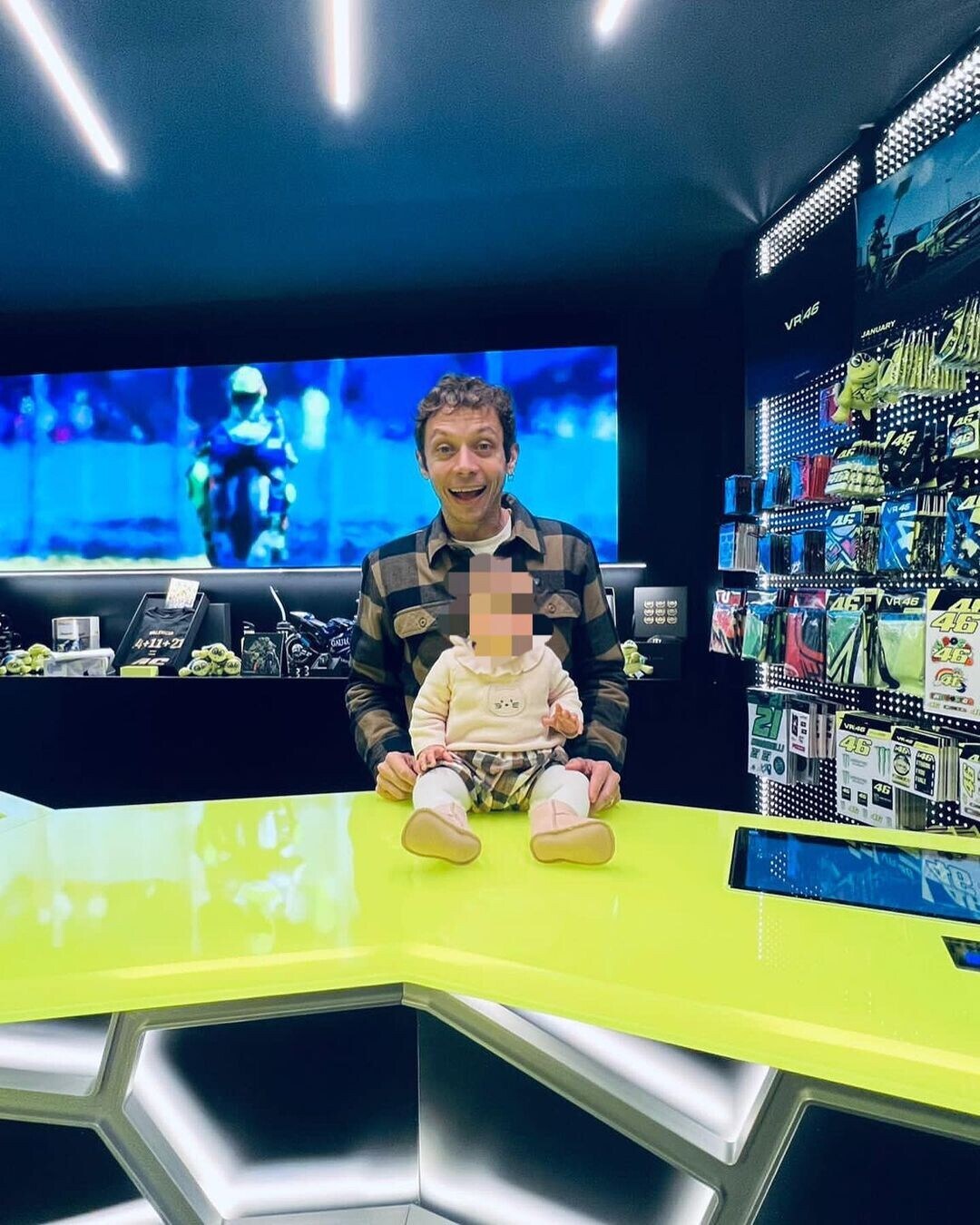 MotoGP: Valentino Rossi, inaugurato il nuovo VR46 Store a Tavullia