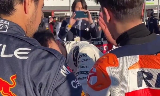 Pierre Gasly e Sergio Perez a lezione di MotoGP dal prof Marc Marquez