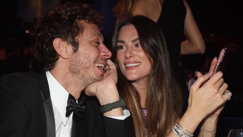 Valentino Rossi e Francesca Sofia Novello: l'albero di Natale emoziona tutti
