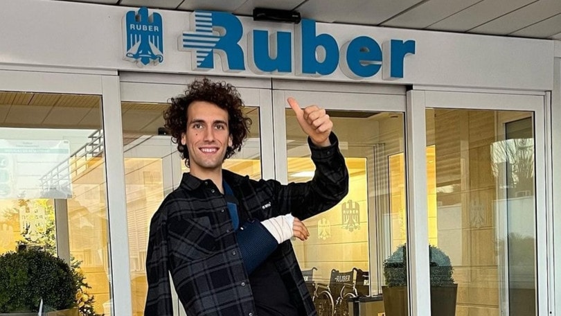 MotoGP, Alex Rins sotto i ferri: ecco la spaventosa cicatrice